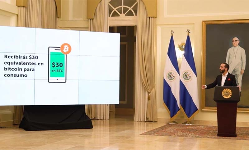 El Salvador regala Bitcoin a sus ciudadanos