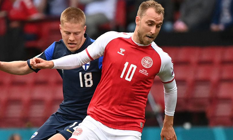 Christian Eriksen seguirá internado al menos este lunes, mientras siguen sin saber las causas