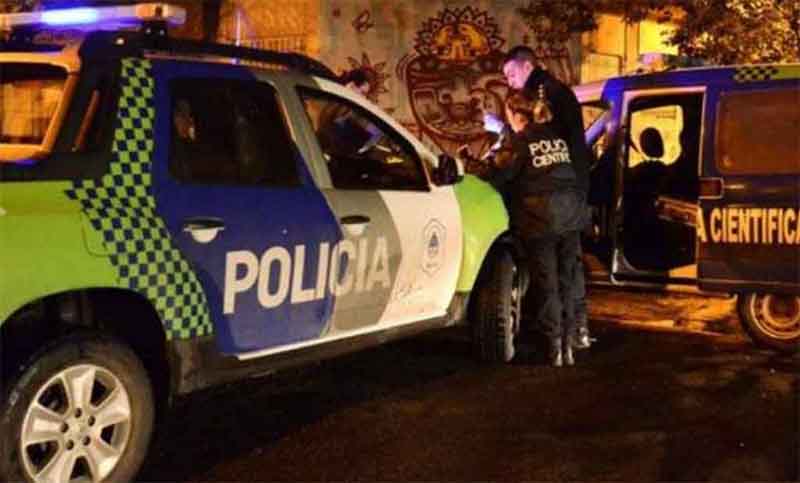 Una mujer fue asesinada delante de su hijo de 5 años