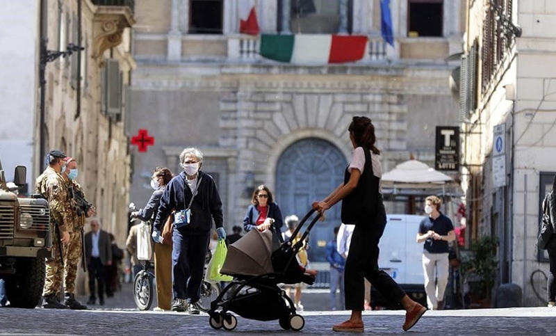 Italia sin barbijo obligatorio al aire libre