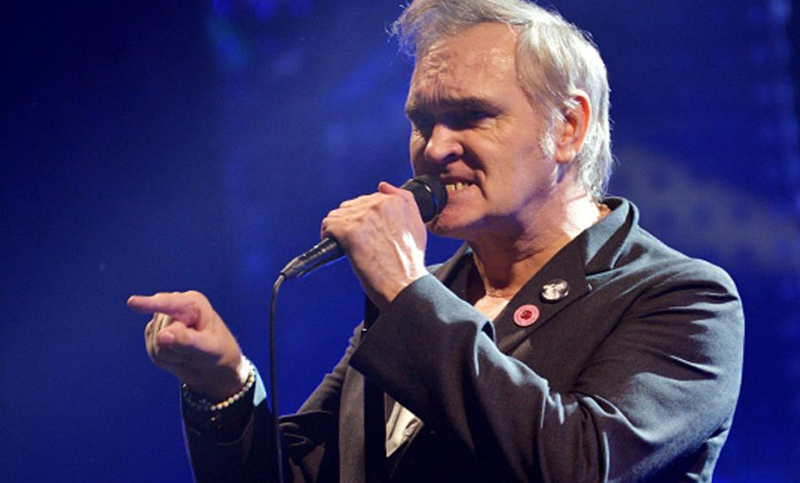 Morrissey tiene nuevo álbum, pero no discográfica