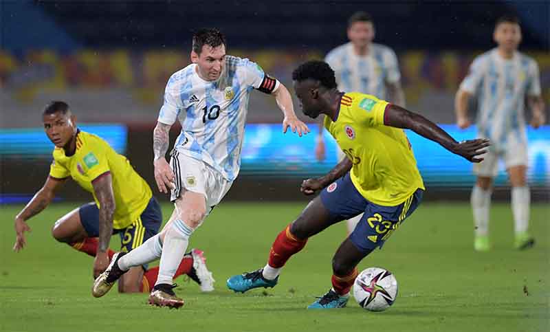 Argentina tuvo buenos pasajes pero se durmió y solo empató en Colombia