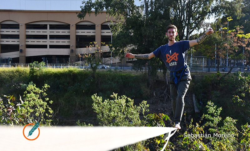 Slackline Rosario: un deporte de estándares internacionales en espacios urbanos