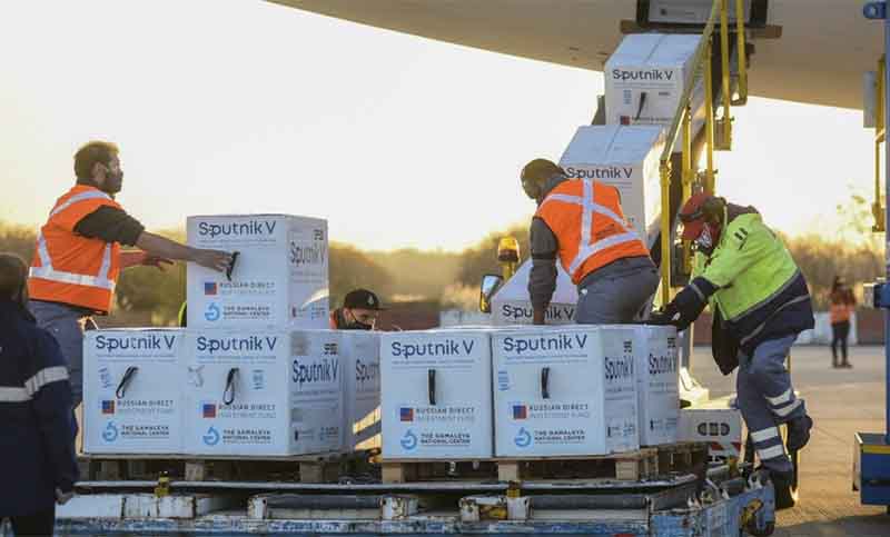 Las provincias reciben entre hoy y mañana casi medio millón de dosis de Sputnik V