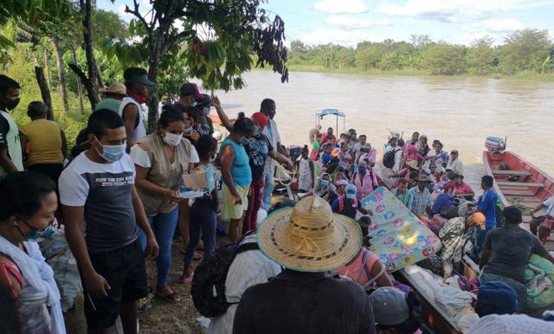 Grupos armados causan un masivo desplazamiento de personas en Colombia