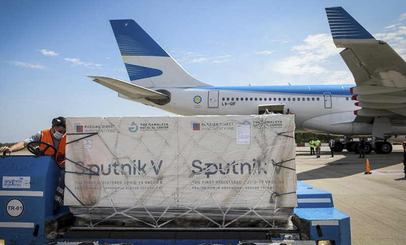 Llegaron al país otras 550 mil vacunas Sputnik V del segundo componente