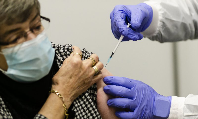 Alemania: advierten habrá restricciones para los no vacunados si aumentan los contagios