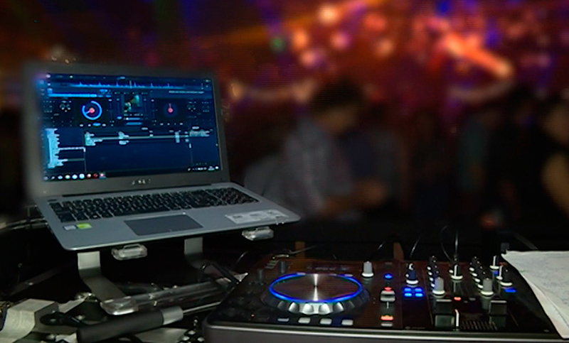 Francia abre sus discotecas tras 16 meses de cierre