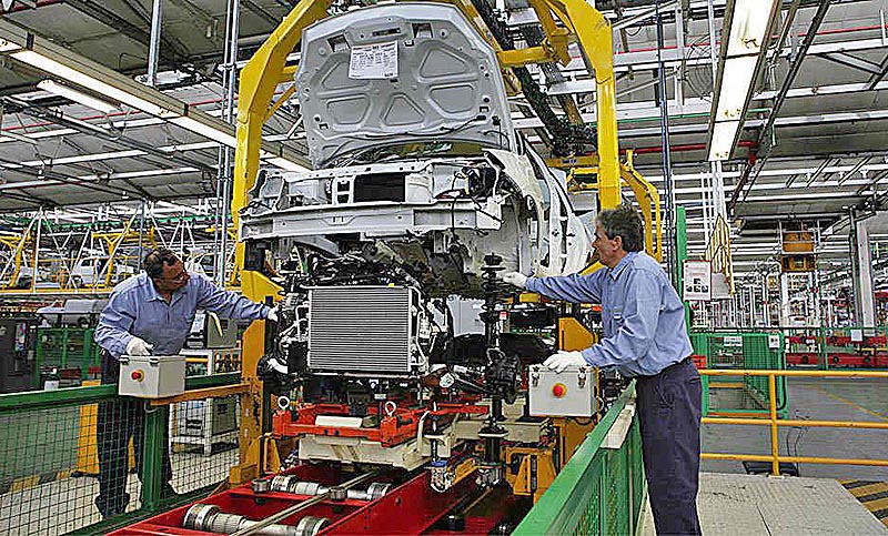 Renault incorporará 150 trabajadores desde septiembre al abrir un segundo turno