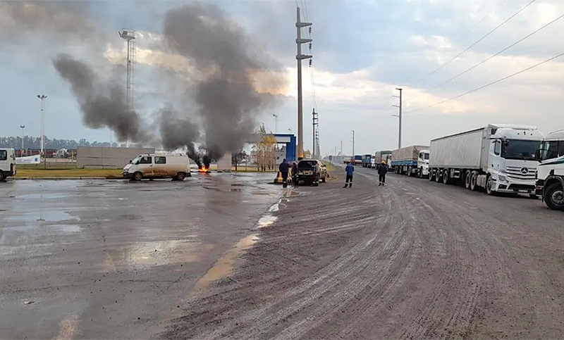La Uocra desactivó el bloqueo en las terminales cerealeras del Cordón Industrial