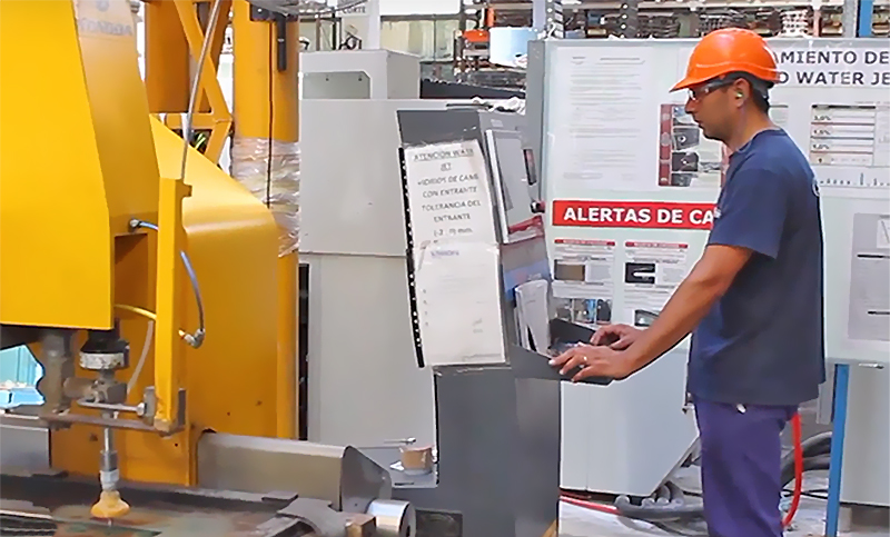 Los trabajadores del vidrio buscan cerrar una paritaria global en el orden del 47 % de aumento