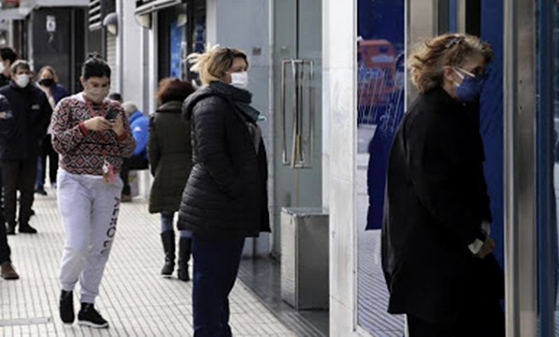 Más de dos millones de argentinos dejaron de ser «clase media» en pandemia