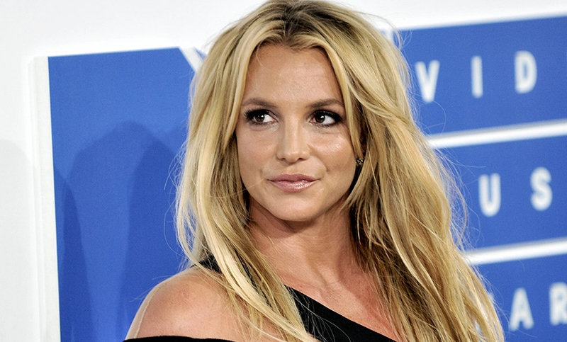 Britney Spears anuncia que abandona los escenarios hasta que recupere el control de su carrera