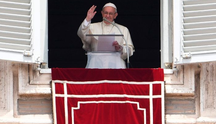 El Papa, aún convaleciente tras la cirugía, desistió de celebrar misa en San Pedro el domingo