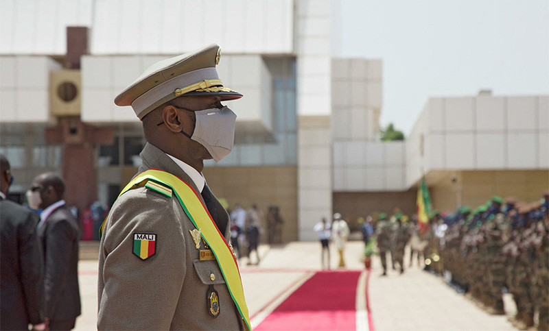 Intentaron asesinar al presidente de Malí con un cuchillo