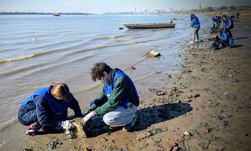 Jornada de limpieza: se recolectaron 2 mil kilos de desechos que tenían décadas en la vera del río
