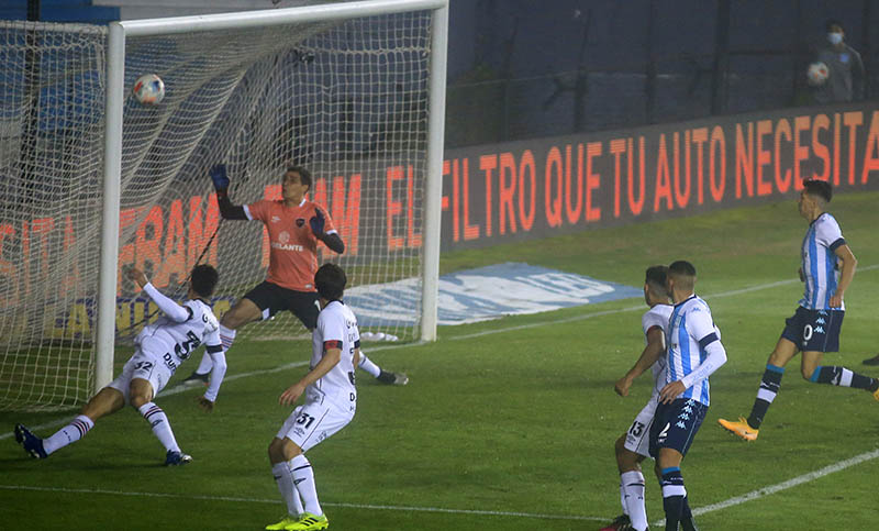 Newell’s tuvo un pobre rendimiento y cayó ante Racing en Avellaneda
