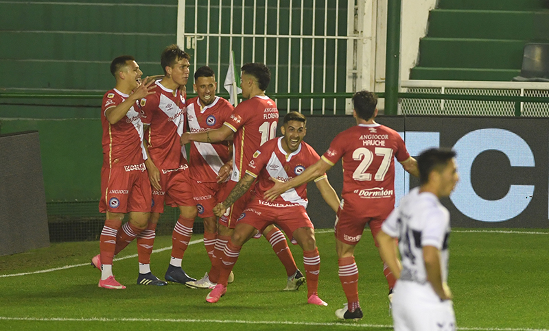 Argentinos reaccionó a tiempo y avanza a paso firme en la Copa Argentina