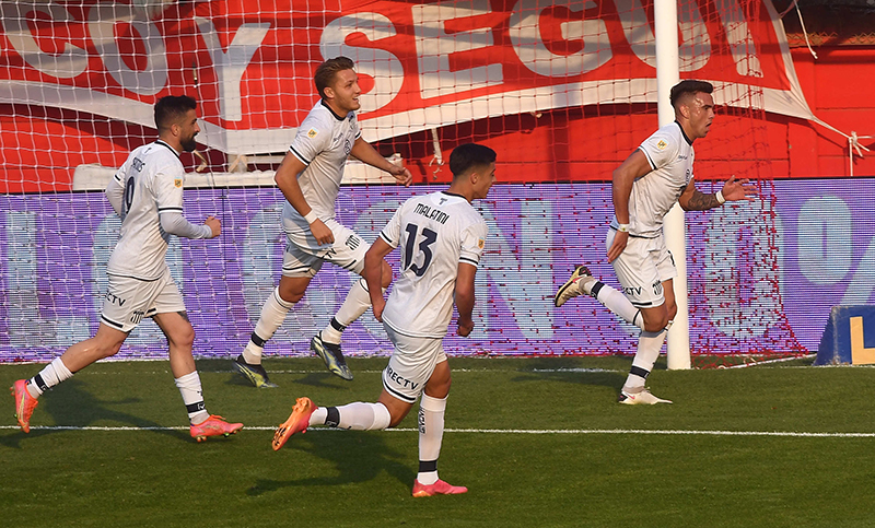 Talleres superó a Argentinos y alcanzó a Lanús en la punta del torneo