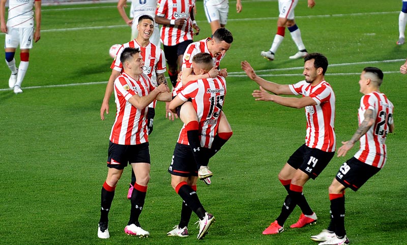 Estudiantes se aprovechó del alicaído San Lorenzo y el certamen tiene tres punteros