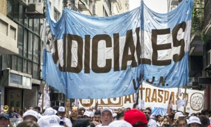 Los judiciales paran por un aumento salarial del 25%