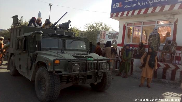 Los talibanes capturan la octava capital provincial en su avance por Afganistán