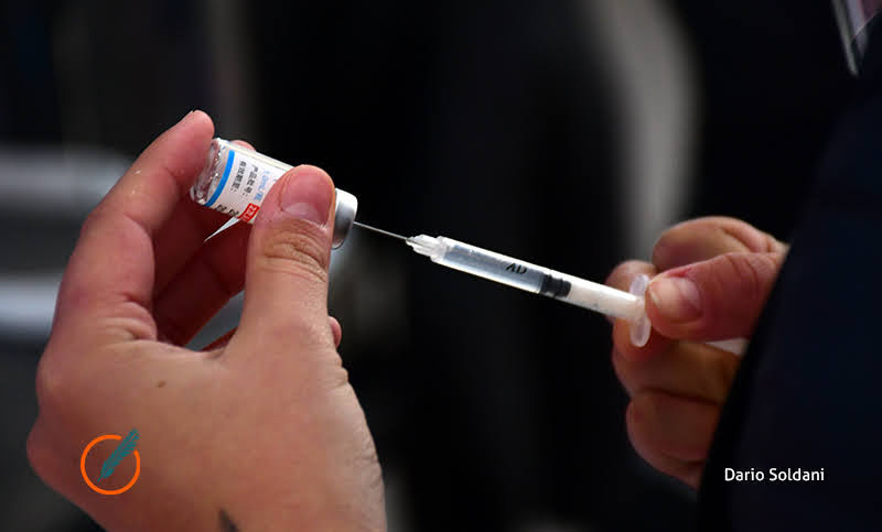 Comenzó la vacunación en adolescentes con factores de riesgo en toda la provincia