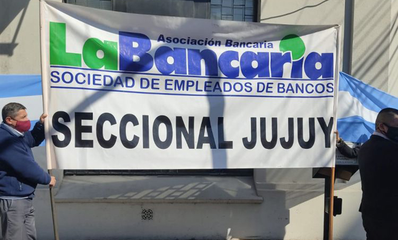 Empleados de exBanco de Jujuy continúan de paro en contra de la disolución