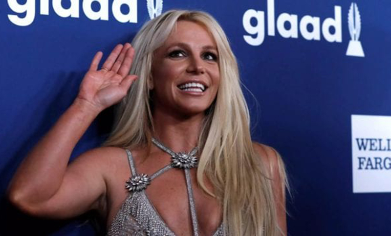 El padre de Britney Spears aceptó renunciar como tutor legal de su patrimonio