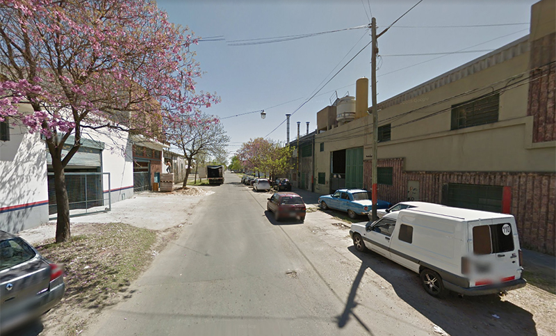 Un hombre murió tras caer del techo de una fábrica metalúrgica e investigan si estaba robando