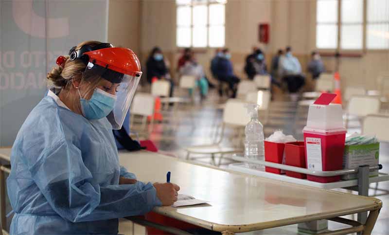 Coronavirus: informaron 13.736 contagios y 300 muertes en el país  