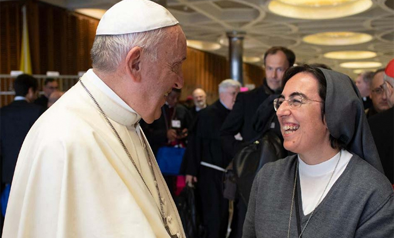 Francisco designó a una economista italiana como «número dos» de su ministerio social
