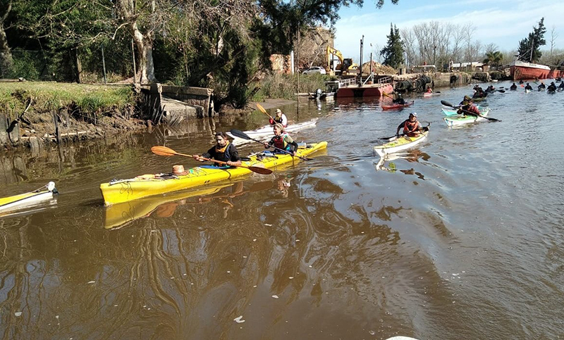 La caravana de kayaks por los humedales se acerca al Congreso