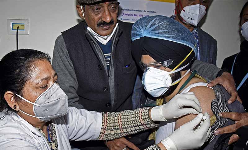 India, uno de los países más golpeados por la pandemia, aprueba la vacuna de Johnson & Johnson