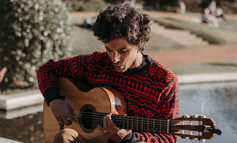 “Inextinguible” es el nuevo disco de Julián Rossi, con la mirada puesta en el futuro del planeta
