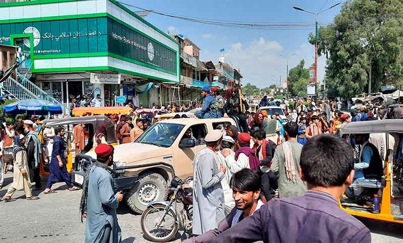 Protestas en Kabul contra el cierre de los bancos impuesto tras el triunfo talibán
