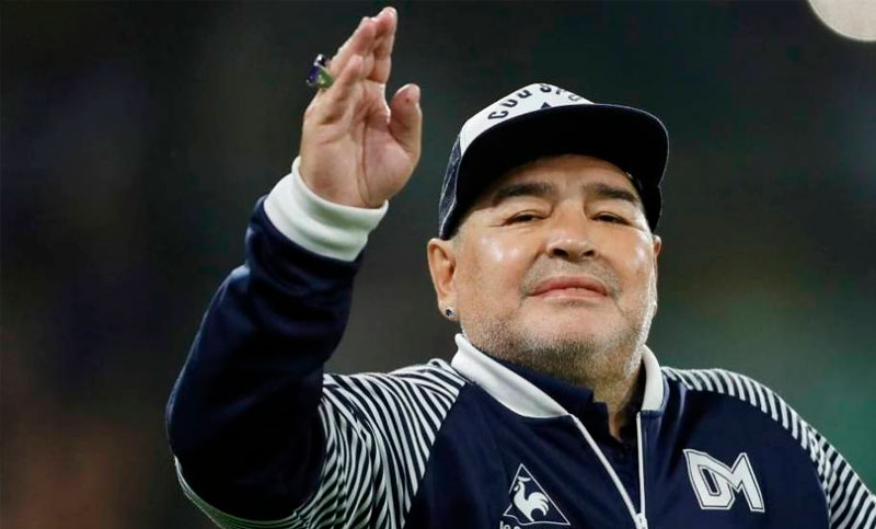 Un peritaje determinó que falsificaron la firma de Maradona en una planilla de enfermeros