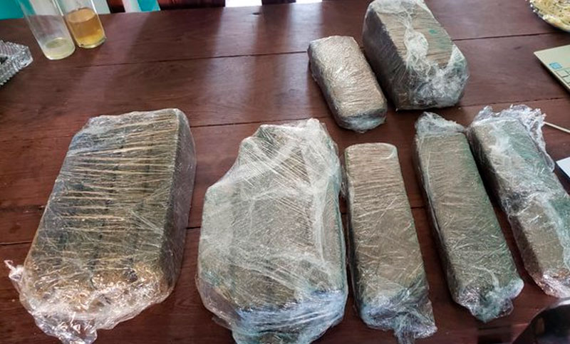 Cuatro policías a disponibilidad tras la fuga de un hombre detenido con 8 kilos de marihuana