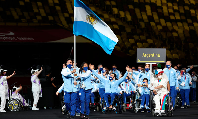 Yanina Martínez y Fabián Ramírez alzaron la bandera argentina en Tokio