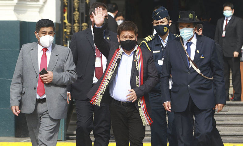 Aire para Castillo: su gabinete logra la confianza del Congreso en Perú
