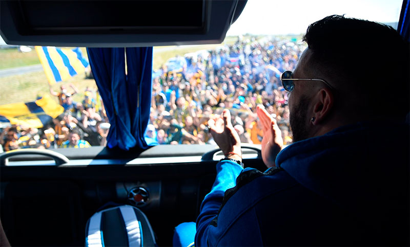 El plantel canalla salió de Arroyo con el acompañamiento de los hinchas