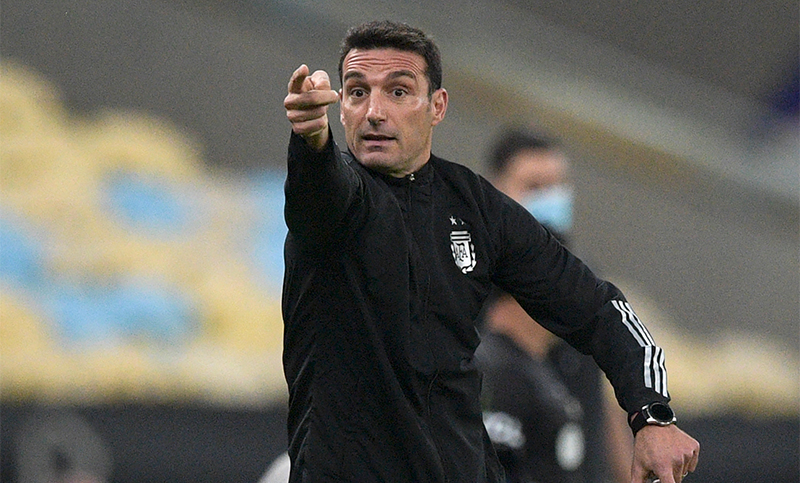 Scaloni arribó a Argentina y en breve anunciará la lista para la triple fecha de Eliminatorias