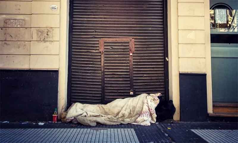 Rosario: la mitad de las personas que viven en la calle tiene menos de tres años en esa situación