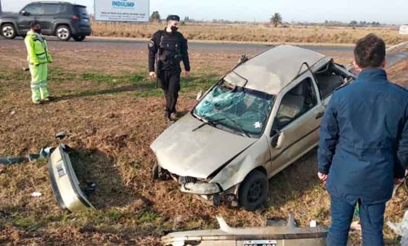 Autopista Rosario-Córdoba: dos heridos tras el vuelco de un auto