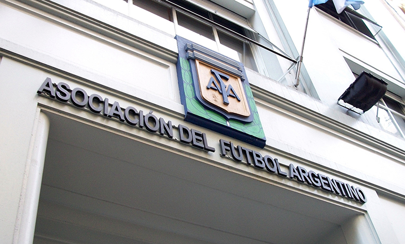 Clubes y sede de la AFA fueron allanados por supuesta evasión y lavado de dinero
