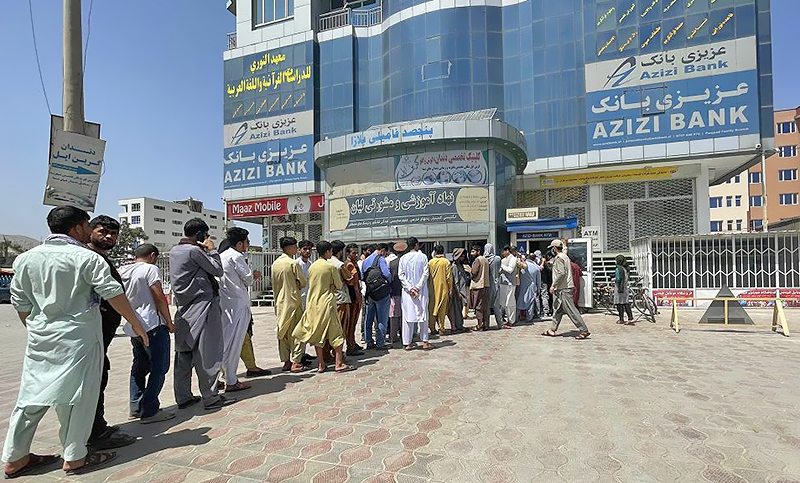 Inflación, escasez de moneda, incertidumbre laboral y salarios a la baja en Afganistán