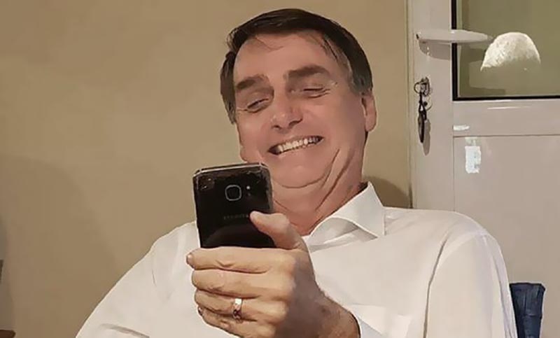Noticias falsas sobre vacunas, elogios a Pinochet y ataques a Lula en el WhatsApp filtrado de Bolsonaro