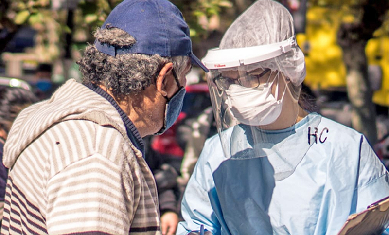 Temen por la continuidad laboral de médicos del Carrasco por la baja de casos de Covid