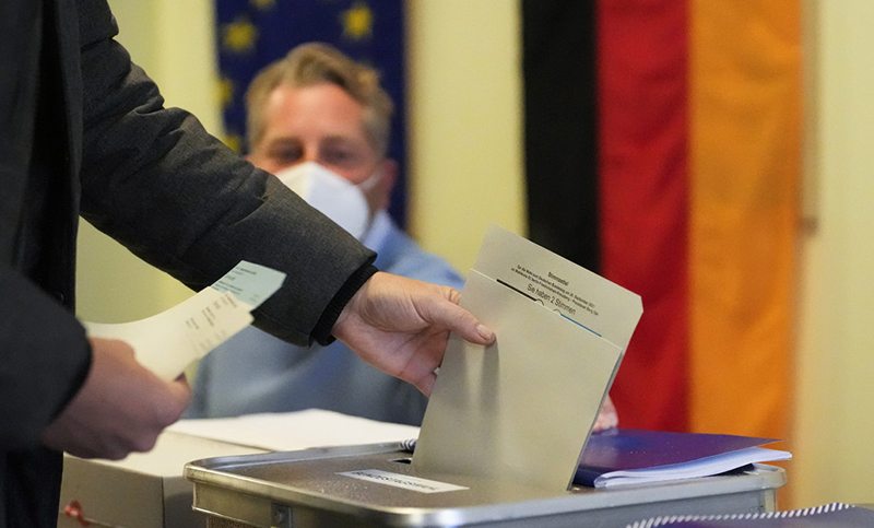 Café Internacional: elecciones en Alemania y caso Ayotzinapa a siete años