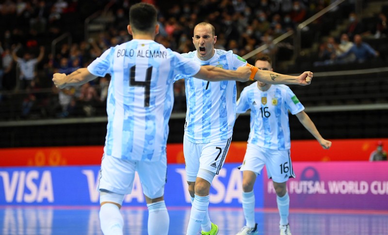 Argentina eliminó a Rusia por penales y jugará semis ante Brasil